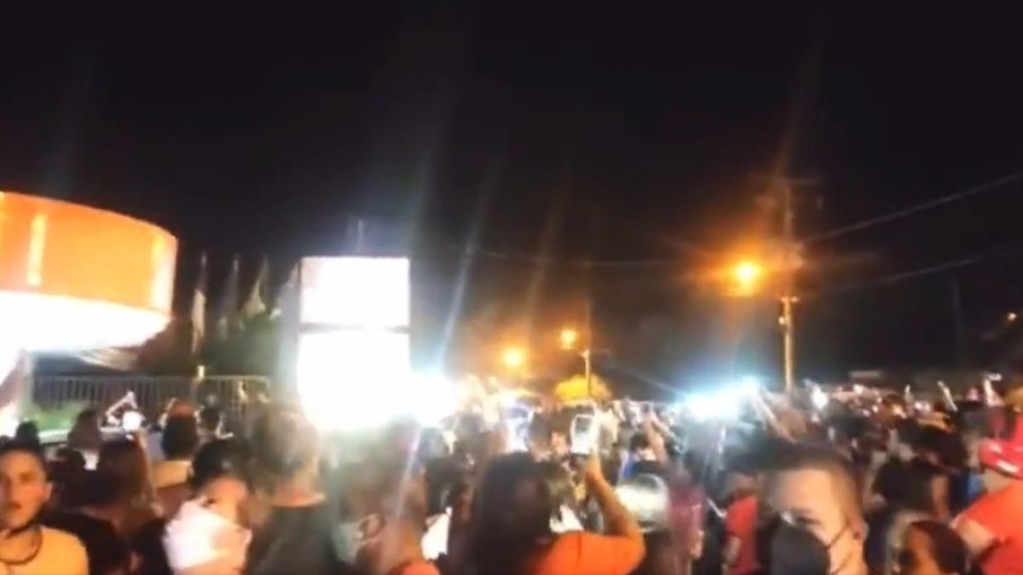 Multidão se reúne em funerária de Goiás para aguardar ressureição de pastor Multidão se reúne em funerária de Goiás para aguardar ressureição de pastor