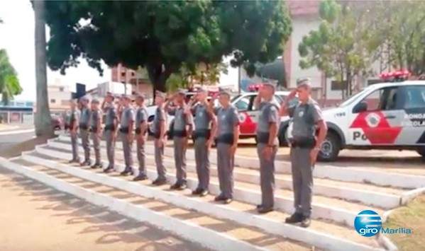 PMs de Marília fazem homenagem a soldado morto na região; veja vídeo