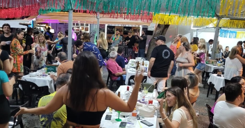 FOTOS - Folia do Chaplin lota na segunda; último dia tem duas bandas nesta terça