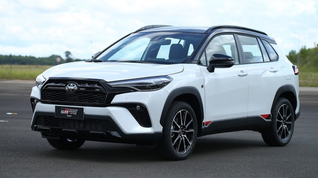 Toyota lança Corolla Cross e Hilux na versão GR-S, com apelo esportivo