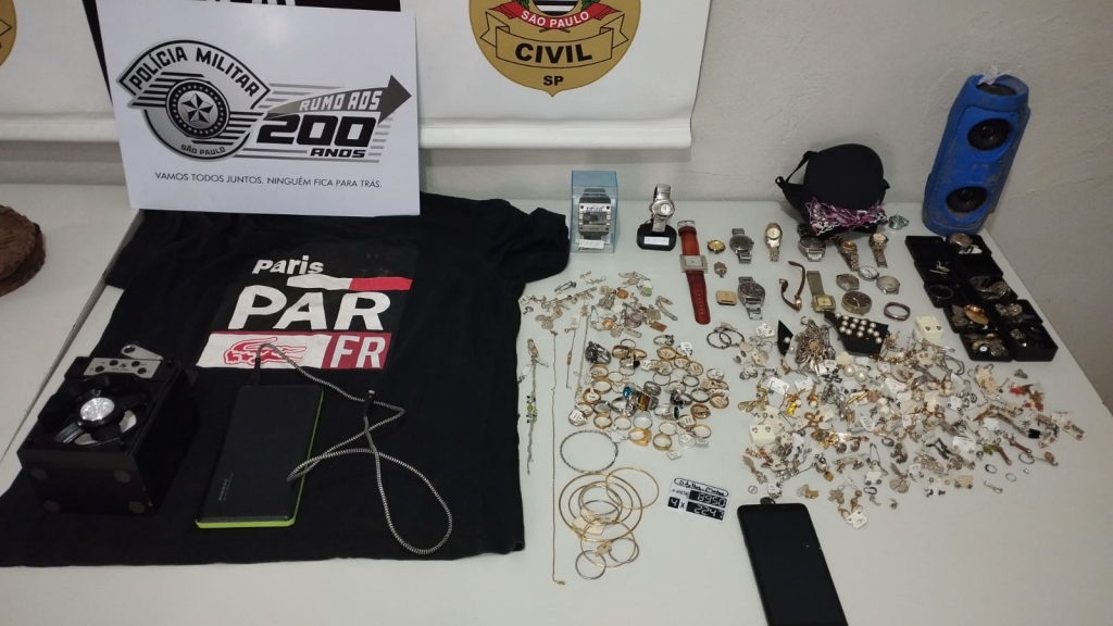 Policiais esclarecem furtos em Pompéia: suspeitos presos quando vendiam drogas