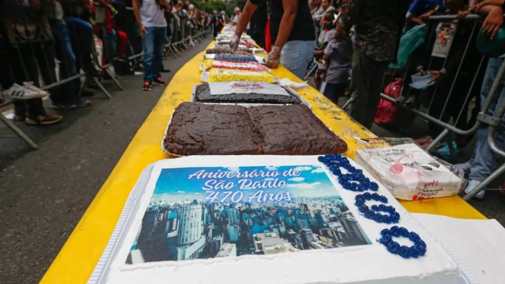 Paulo Pinto/Agência Brasil Bolo de aniversário de 470 anos de São Paulo, no Bairro do Bexiga