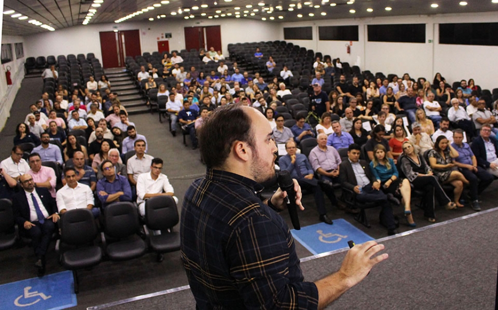 Unimar recebe palestra “Efeito Estônia” em parceria com a Acim e Codem