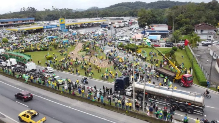 STF vota a favor da decisão de Moraes para desbloqueio de rodovias