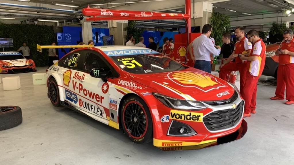 Andamos em um Stock Car. Como se diferencia dos carros de rua?