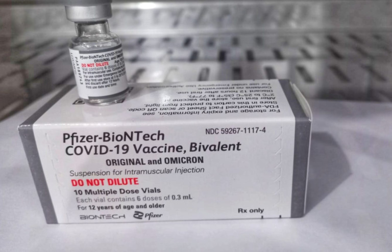 Marília recebe doses de vacina bivalente contra Covid; aplicação começa terça
