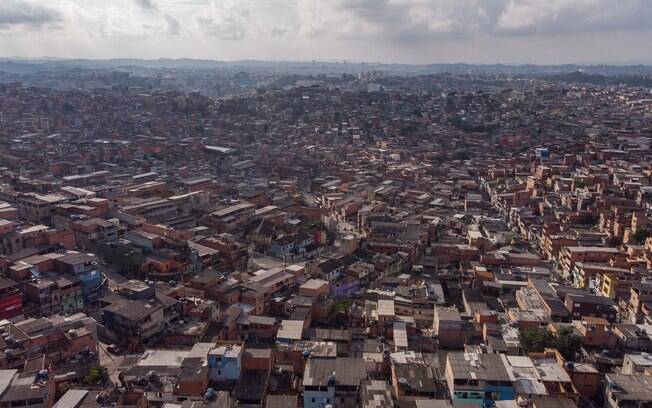 Vista aérea de comunidade na periferia