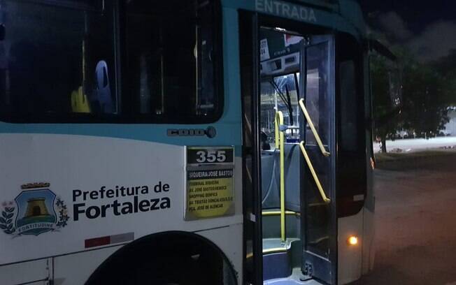 ônibus circulando em Fortaleza