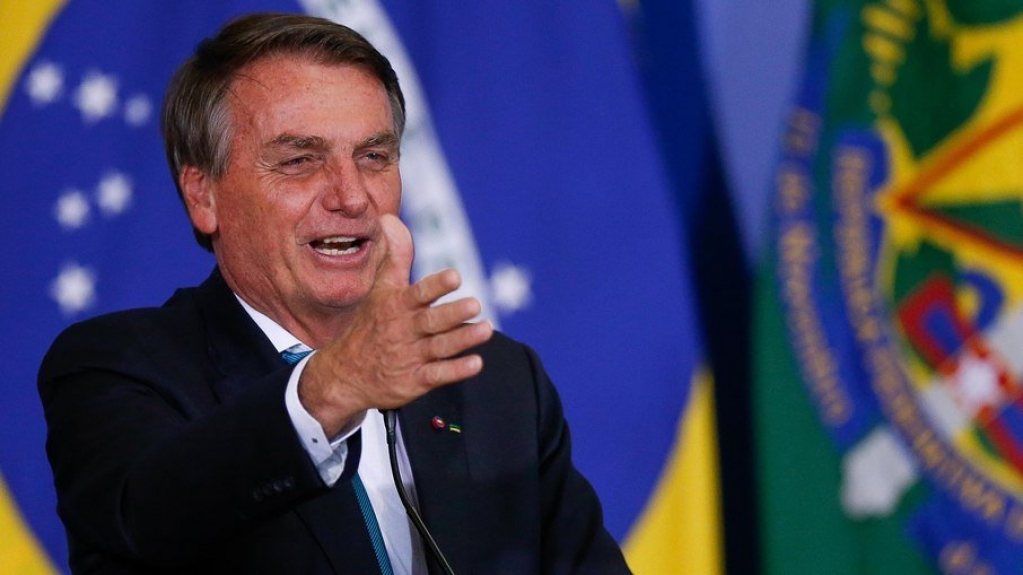 Bolsonaro diz que vai pedir retorno da "bandeira normal" da conta de luz