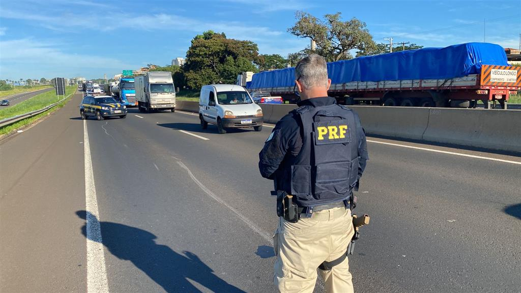 Trecho da BR-153 em Marília tem quatro multas por embriaguez o feriado Trecho da BR-153 em Marília tem quatro multas por embriaguez o feriado