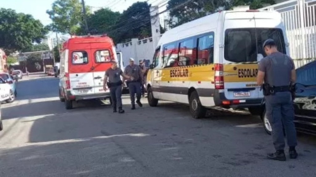 Reprodução / Instagram @vivaabc Criança de três anos foi esquecida em van escolar no bairro da Mooca, zona Leste de SP. Este é o segundo caso do tipo em menos de 2 meses Reprodução / Instagram @vivaabc Criança de três anos foi esquecida em van escolar no bairro da Mooca, zona Leste de SP. Este é o segundo caso do tipo em menos de 2 meses