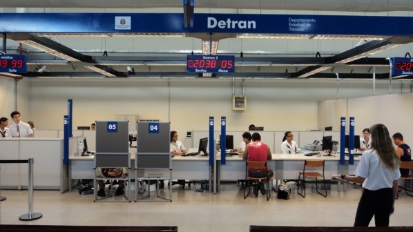 Detran divulga calendário e alerta sobre licenciamento de veículos