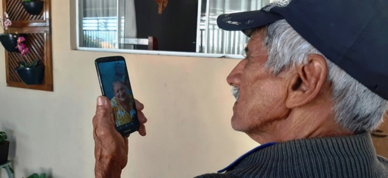 Aposentado de Marília revê família na Paraíba pela internet após 60 anos; assista