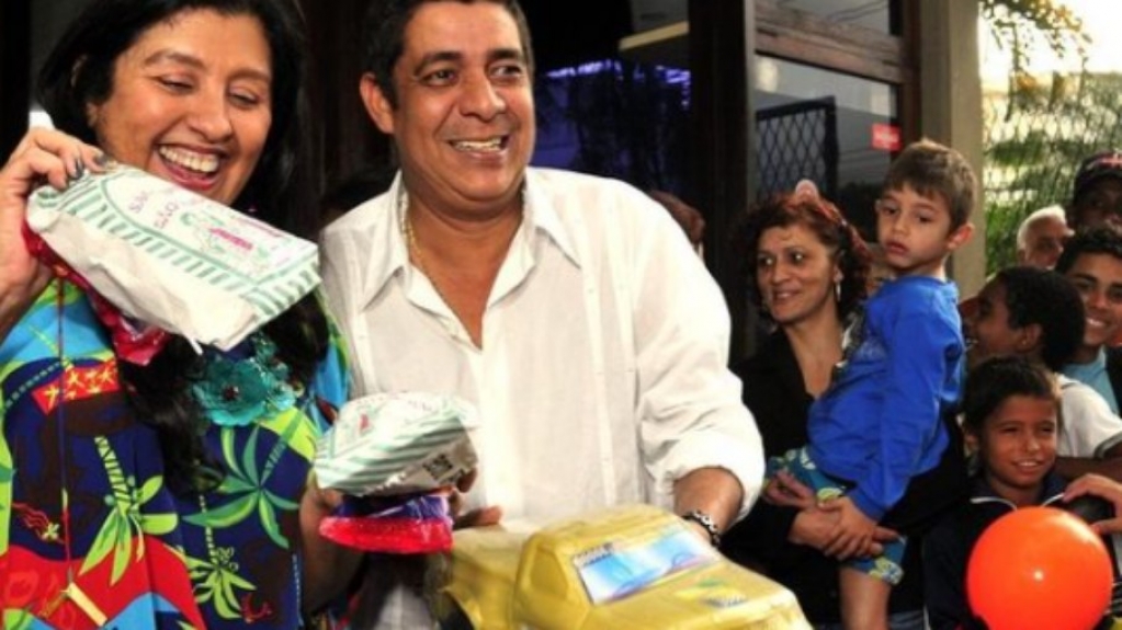 Famosos celebram Cosme e Damião e distribuem doces; entenda tradição Famosos celebram Cosme e Damião e distribuem doces; entenda tradição