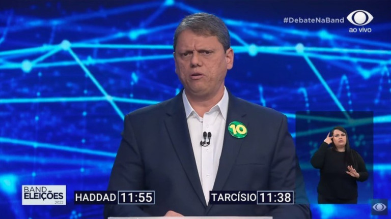 Tarcísio defende posse de armas: 'agora tá chegando ao cidadão de bem'