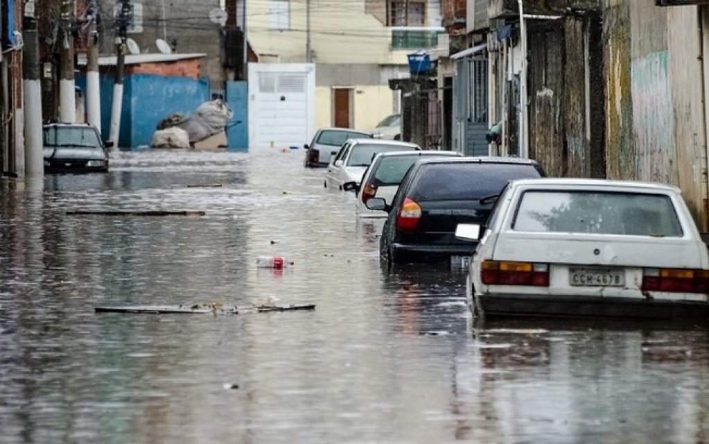 Chuva forte deixa São Paulo em alerta de alagamentos