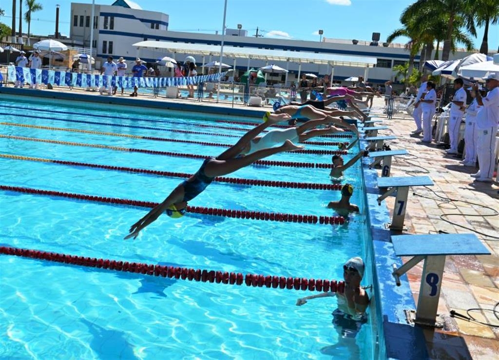 Yara tem 169 atletas em torneio de Natação e Marília leva 85 medalhas