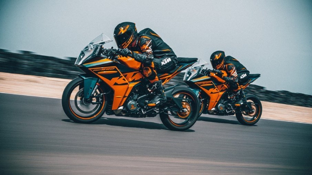 Conheça a KTM RC Range 2022, uma moto "Grand Prix" de rua