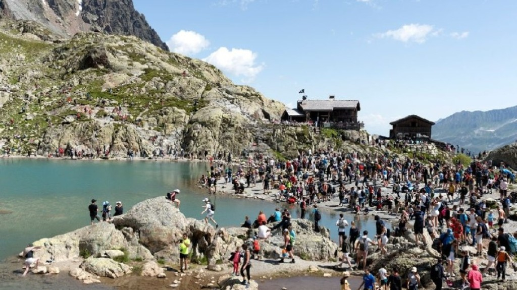 Fotógrafa mostra superlotação de pontos turísticos; veja imagens