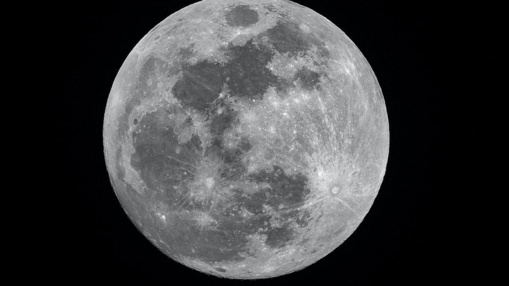 Luc Viatour wikimedia commons Cientistas descobriram um novo “reservatório” de água na superfície da Lua. O anúncio foi em março, o FLIPAR mostrou e republica para quem não viu. Luc Viatour wikimedia commons Cientistas descobriram um novo “reservatório” de água na superfície da Lua. O anúncio foi em março, o FLIPAR mostrou e republica para quem não viu.