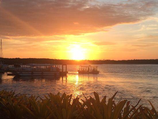 Vale a pena tentar ver o pôr-do-sol no Rio Buranhém. Foto: TripAdvisor