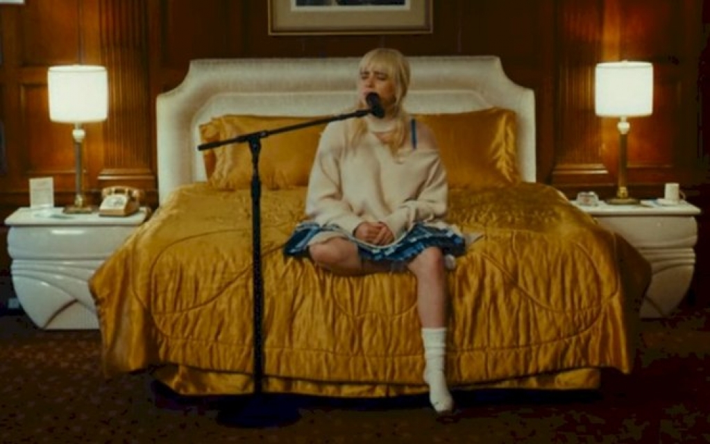 Billie Eilish realiza apresentação intimista para "Male Fantasy" Billie Eilish realiza apresentação intimista para "Male Fantasy"