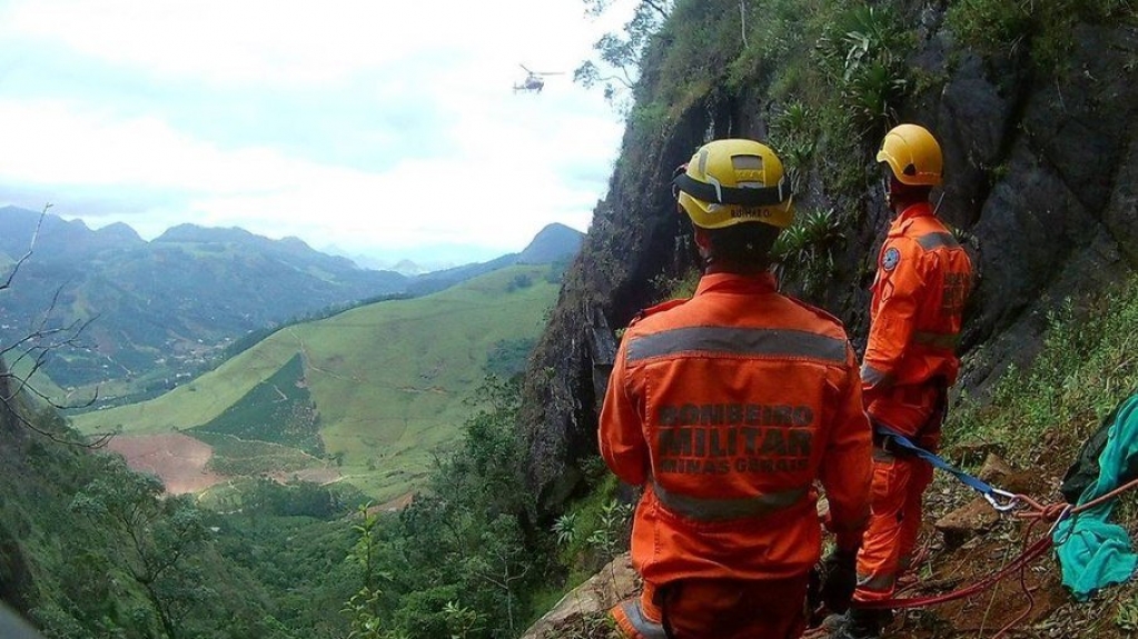 MG: homem sobrevive a queda de 150 metros após escorregar em pedra MG: homem sobrevive a queda de 150 metros após escorregar em pedra