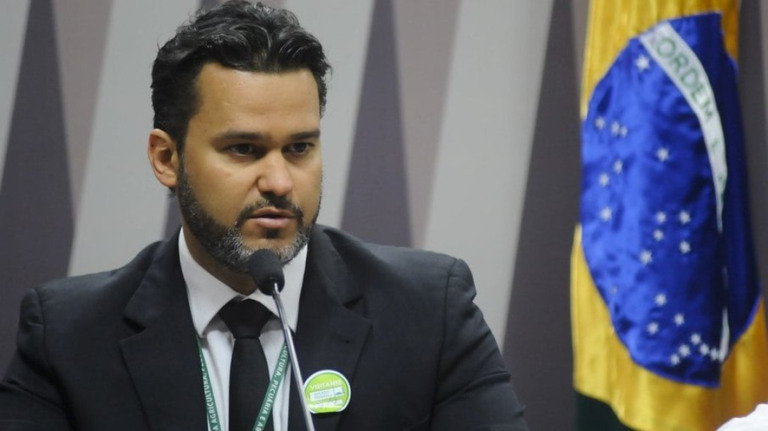 Atos golpistas: Moraes desbloqueia redes sociais de bolsonarista