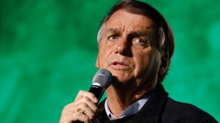 Bolsonaro tenta frear fake sobre feriado de 12 de outubro
