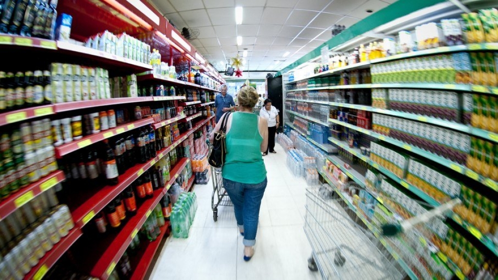 Inflação da embalagem: produtos têm tamanho reduzido e preço mantido; entenda Inflação da embalagem: produtos têm tamanho reduzido e preço mantido; entenda