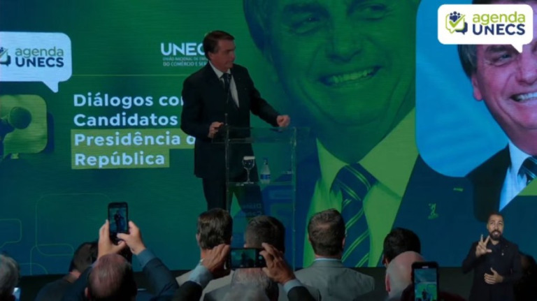 Bolsonaro promete reajuste a servidores em 2023, mas não fala quanto