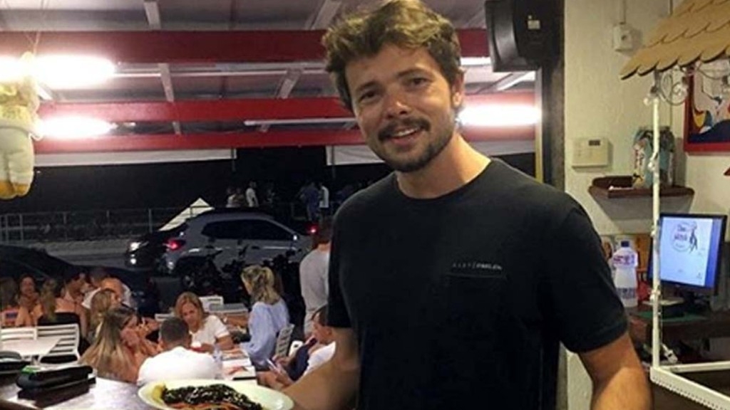 Ex galã da Globo faz homenagem à atores que se tornaram empreendedores: ‘Digna’