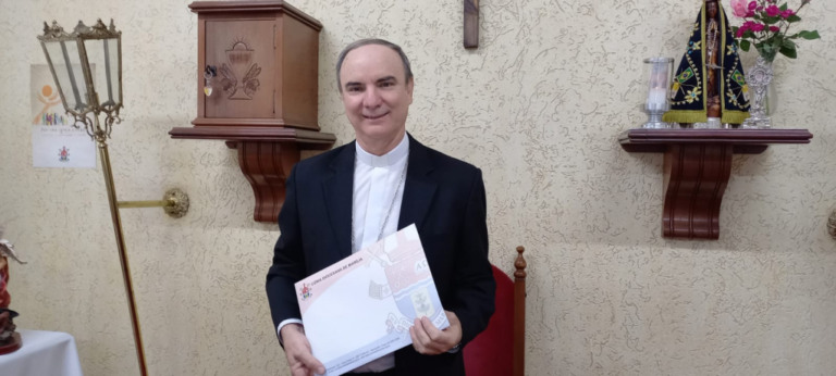 Bispo de Marília inicia viagem ao Vaticano e leva orações de fiéis ao Papa