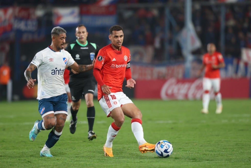 Internacional empata em Montevidéu pela Libertadores