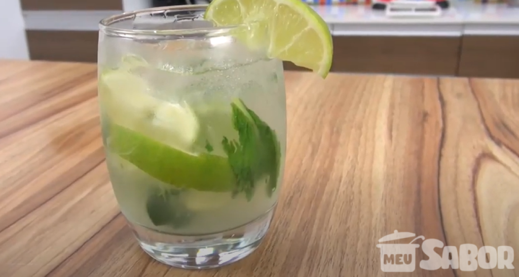 Caipirinha de hortelã