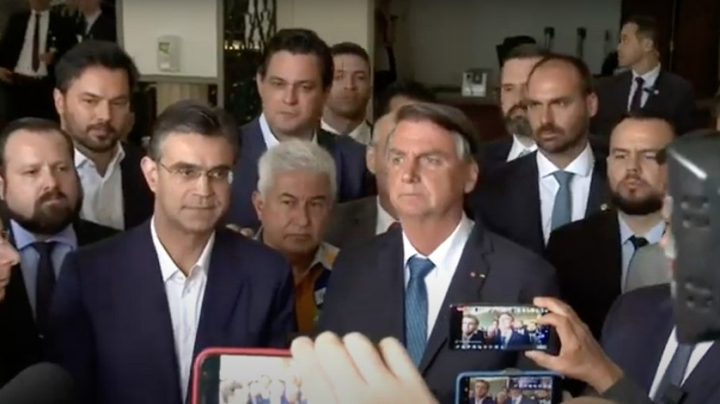 Garcia decide apoiar Bolsonaro e Tarcísio após derrota em SP