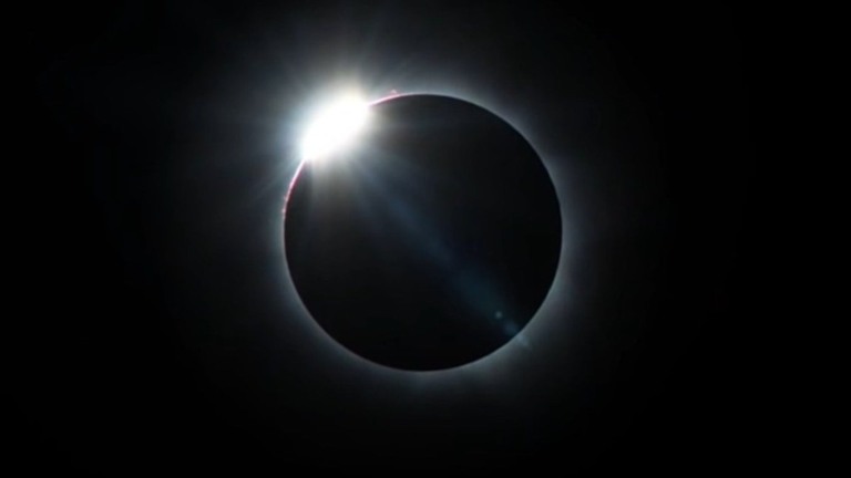 Reprodução/YouTube/Nasa Imagem de eclipse solar total atravessando território dos Estados Unidos em 2017