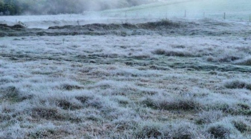 Massa de ar frio derruba temperaturas e pode trazer geada, chuvas continuam no Sul Massa de ar frio derruba temperaturas e pode trazer geada, chuvas continuam no Sul