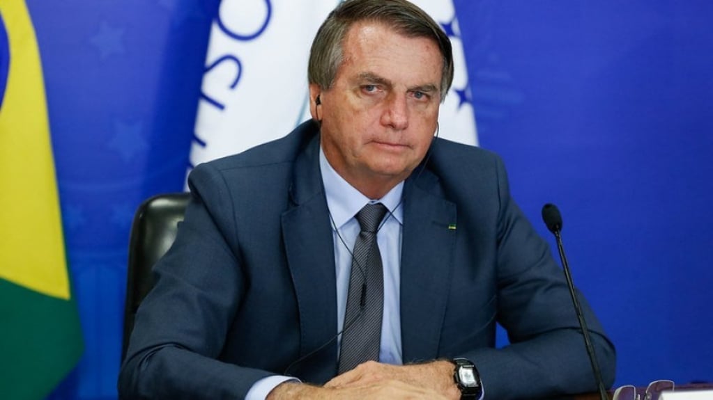 Bolsonaro sanciona MP que facilita comércio externo e reduz burocracia