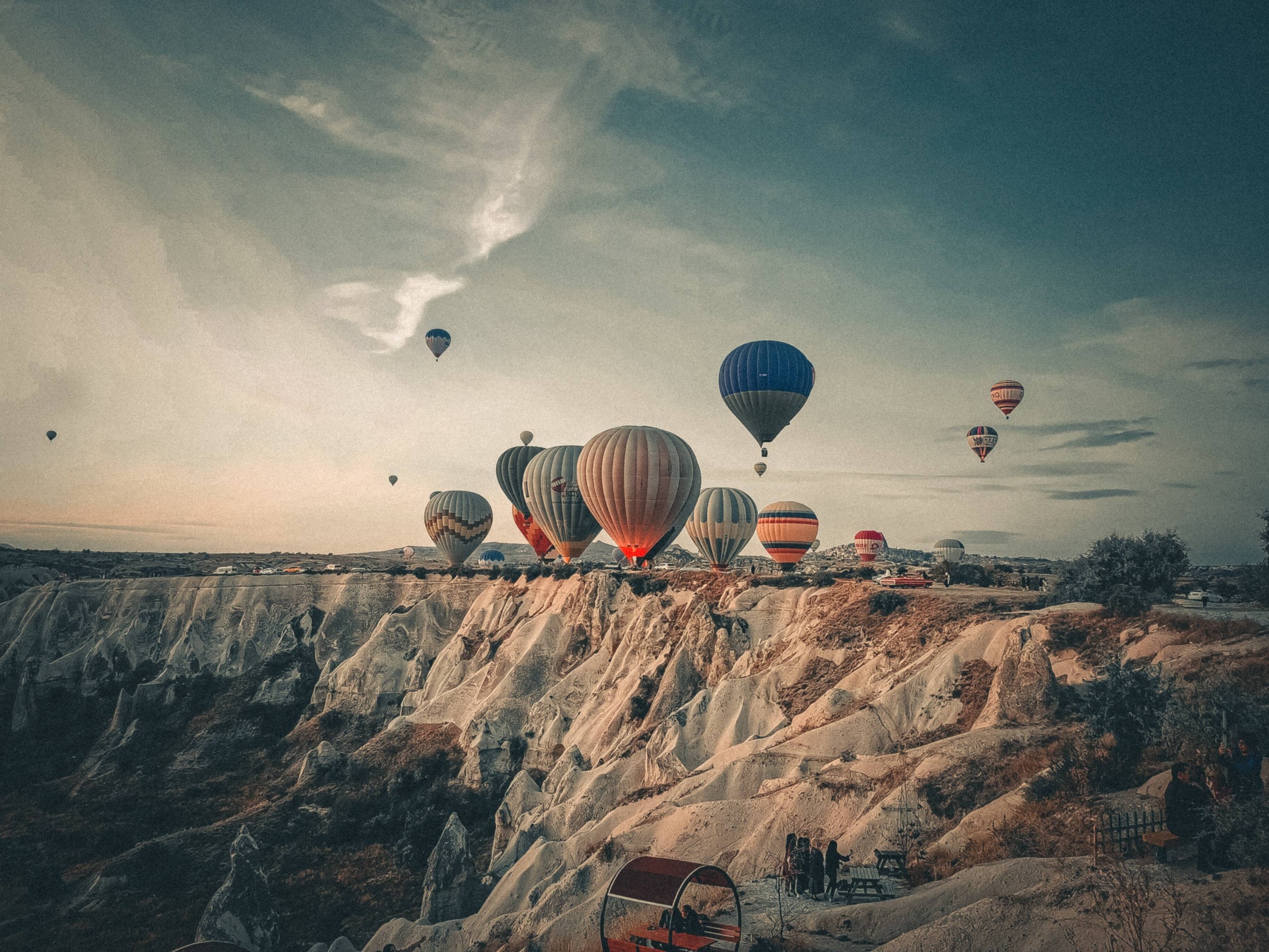 Passeios de balão são muito buscados na Capadócia. Foto: Unsplash