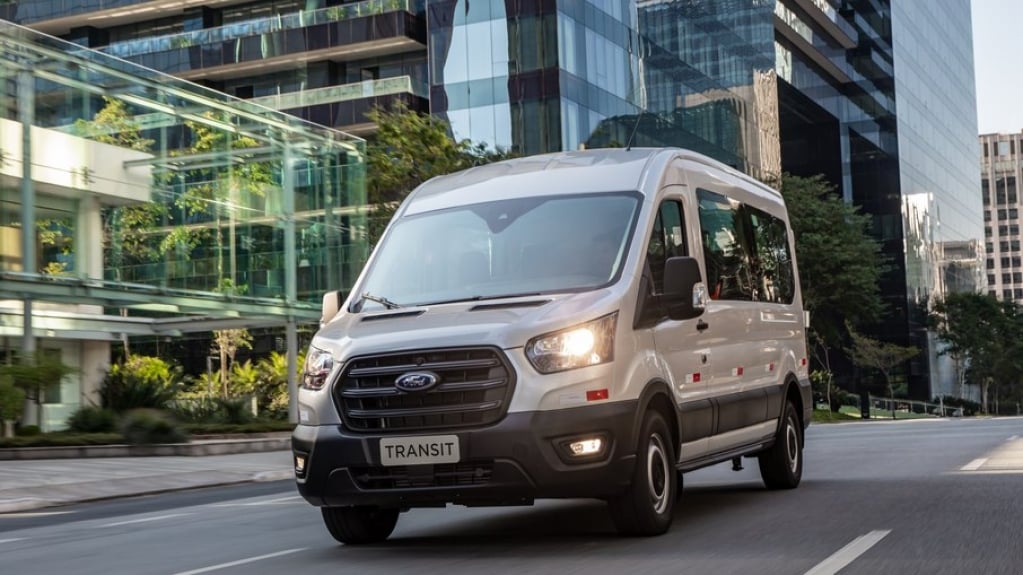 Ford Transit da nova geração é lançada em três versões no Brasil