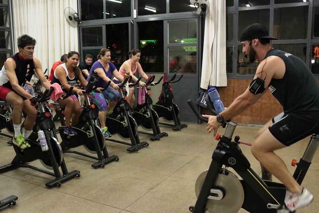 Treino de RPM no Yara atrai sócios e exige muito esforço com alto astral