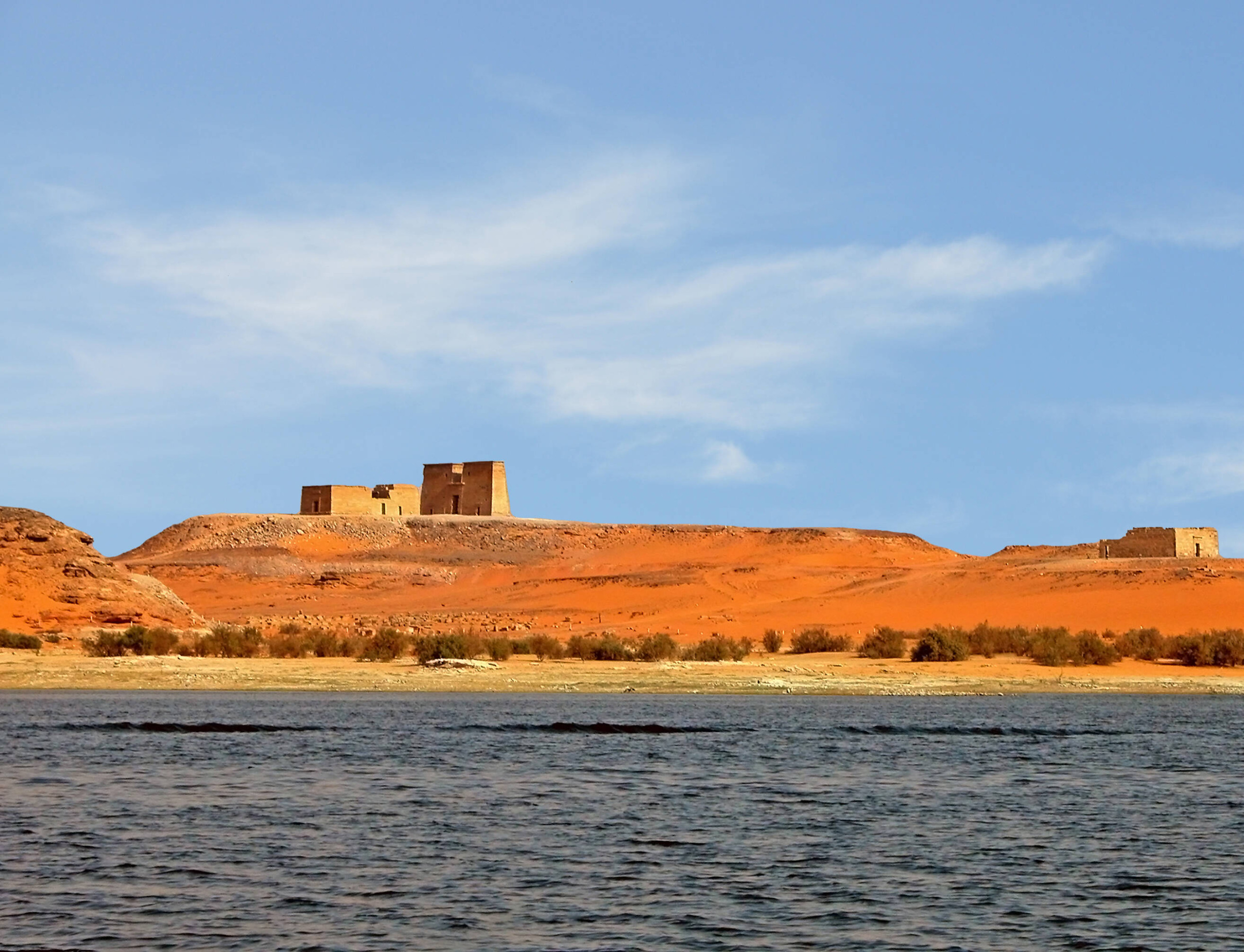 O Lago Nasser foi criado por meio de uma barragem no Rio Nilo em 1971. Foto: Creative Commons