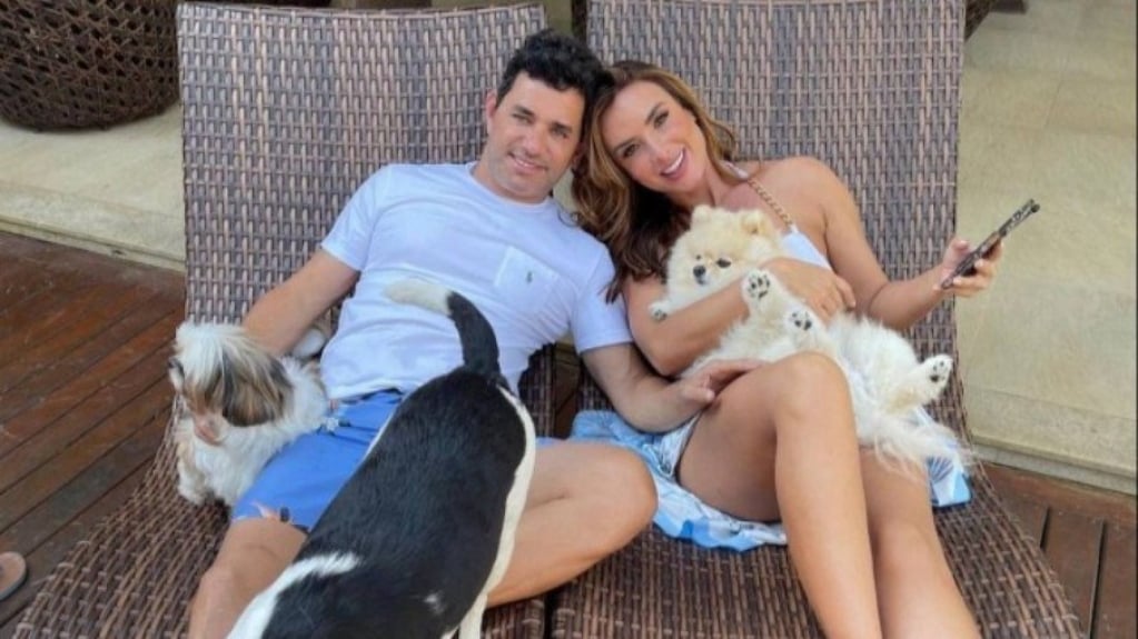 Nicole Bahls e namorado assumem relacionamento com foto: 'Te amo' Nicole Bahls e namorado assumem relacionamento com foto: 'Te amo'