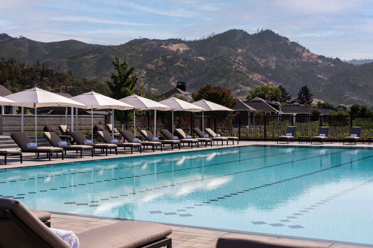 Piscina do Four Seasons Resort and Residences Napa Valley. Foto: Divulgação