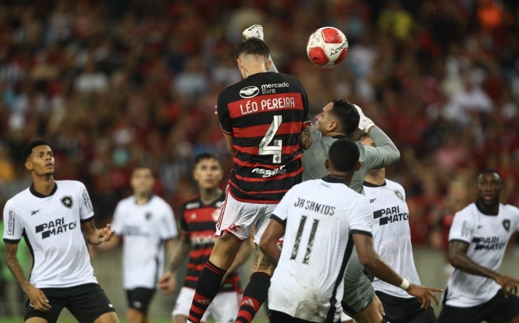 Flamengo vence o Botafogo e assume a vice-liderança do Carioca