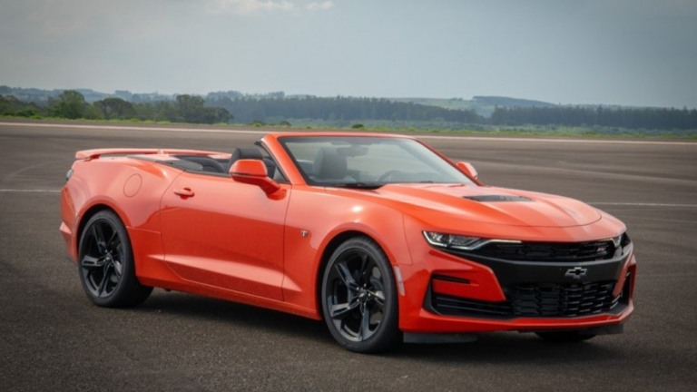 Chevrolet Camaro ganha OnStar a custo zero e integração com Spotify
