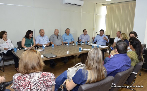 Encontro na prefeitura reúne administração e dirigentes de hospitais – Divulgação