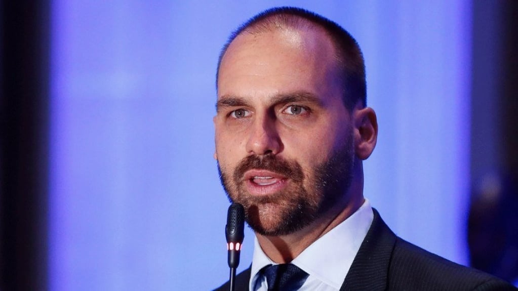 Touro de Ouro: retirada atende 'demandas de esquerda', diz Eduardo Bolsonaro