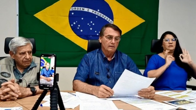 Bolsonaro diz que lucro da Petrobras é "um crime"